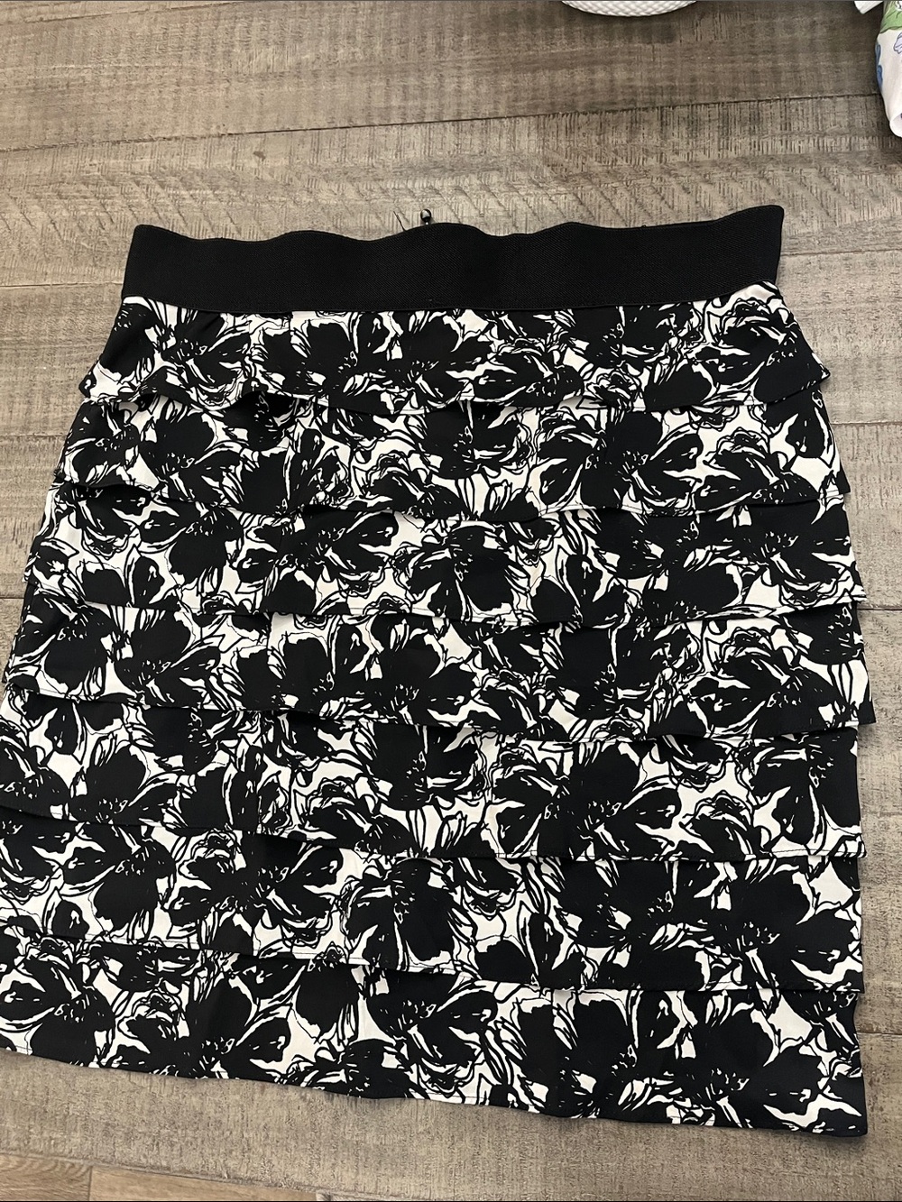 Alfani Black & White Floral Ruffle Skirt